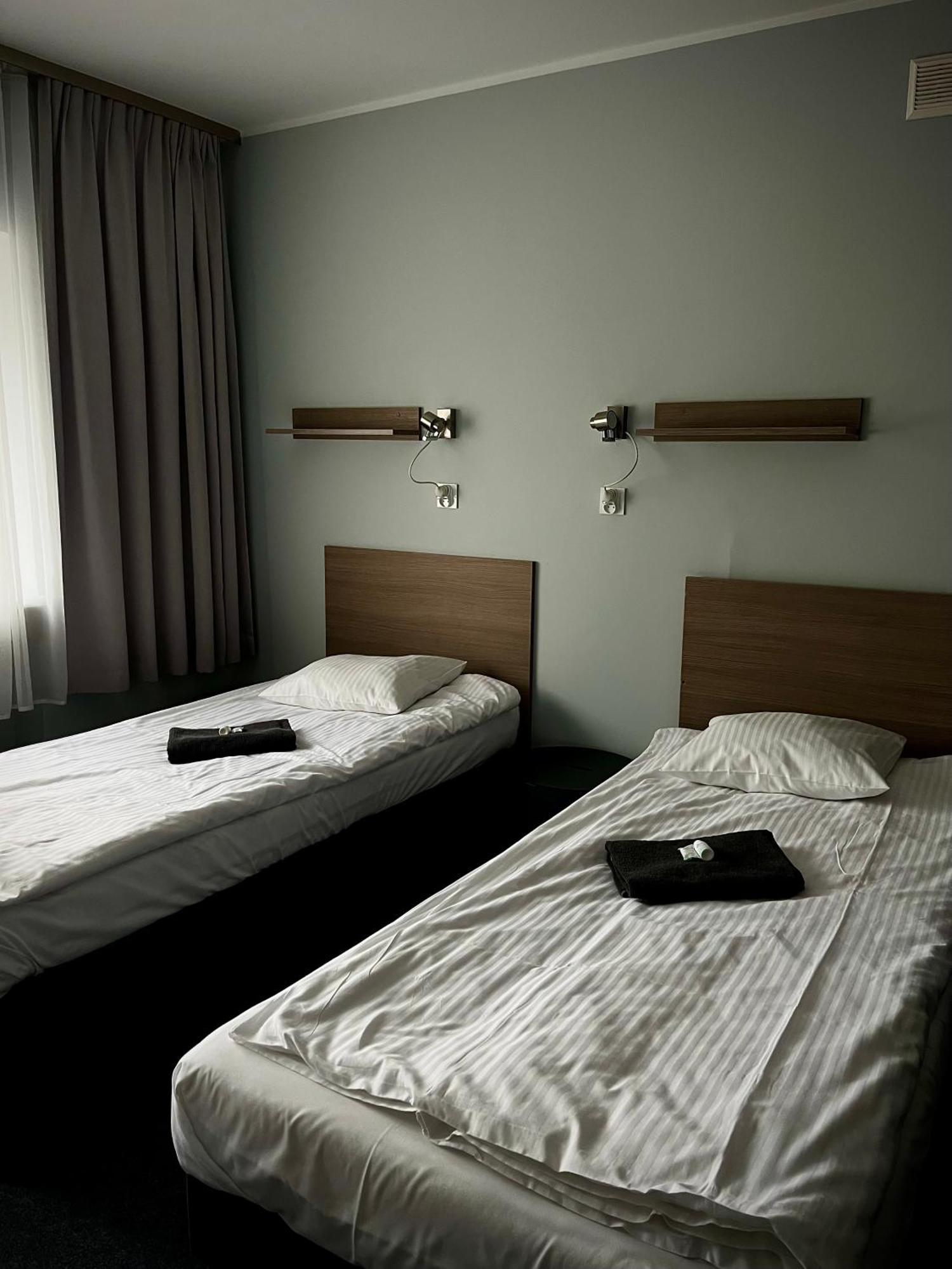 Hostel Azymut Września Esterno foto